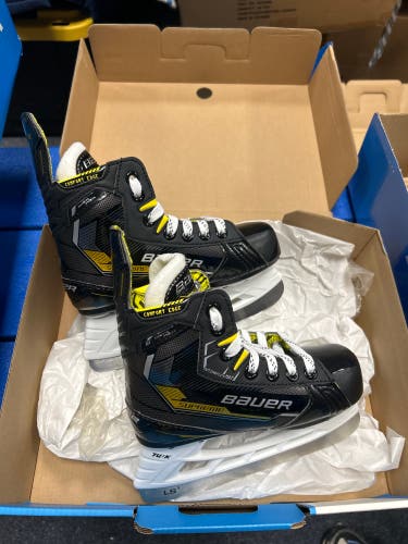 Youth Bauer Supreme Ignite Pro+ Size 12.5 Skates