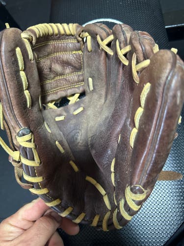 Used  Right Hand Throw 11.5" Baseball Glove