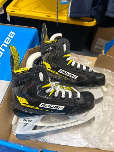 New Bauer Size 2.5 Ignite Pro+ Hockey Skates