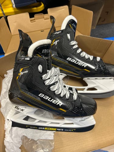 New Bauer Size 7.5 Supreme M5 Pro Hockey Skates