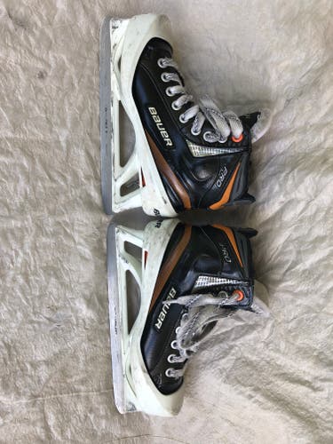 Used Junior Bauer Pro Hockey Goalie Skates Regular Width Size 3