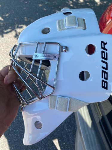 New Senior Bauer 940 Goalie Mask with bag