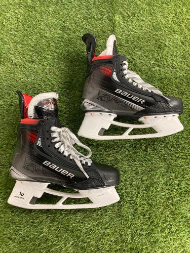 New Intermediate Bauer Vapor X5 Pro Hockey Skates (Size 6 Fit 3)