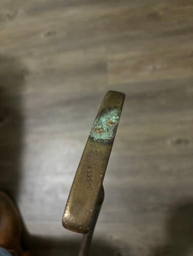 Used Unisex Blade Right Handed 34" Bullseye Putter