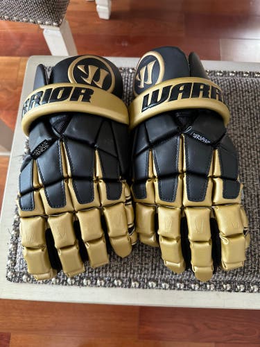 New Goalie Warrior Large Lacrosse Gloves