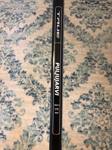 New Senior True Catalyst 9X Right-Handed Jesse Puljujarvi Pro Stock Hockey Stick (TC2.5/80 Flex)