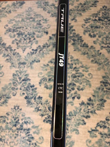 New Senior True Catalyst 9X Right-Handed JT49 Pro Stock Hockey Stick (Custom/85 Flex)