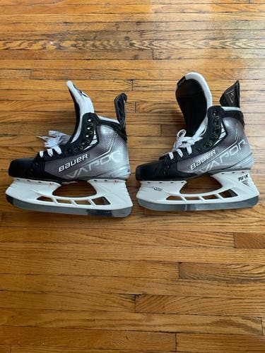 New Senior Bauer Vapor Hyperlite Hockey Skates Pro Stock 9.5