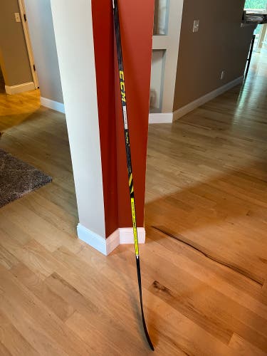 New Intermediate CCM Right Handed P28  Super Tacks AS4 Pro Hockey Stick