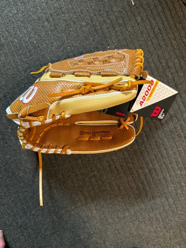 Wilson A2000 (2024) 12.5" Spin Control Fastpitch Softball Outfield Glove
