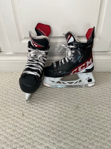 CCM Jetspeed Junior Hockey Skates Size 2 regular