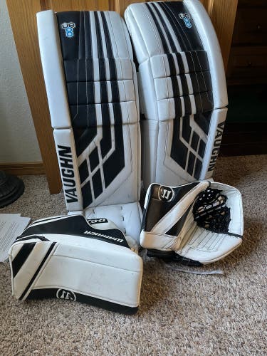 Vaughn Ve8 Pro Carbon 34+2 leg pads And Warrior R/GT Blocker And G4 Glove
