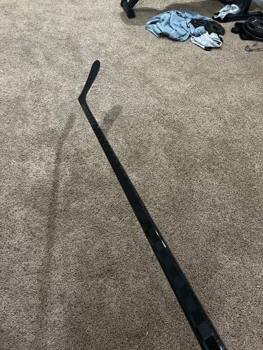 New Senior  Right Handed P28 Pro Stock Hockey Stick