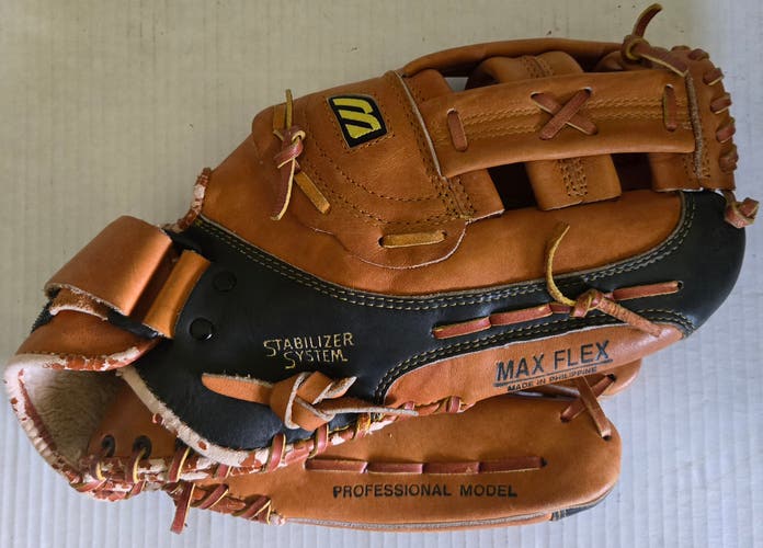 Used Mizuno mz1395 Right Hand Throw Softball Glove
