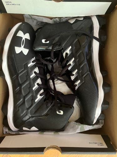 UA Renegades RM JR  Brand New Boys Football Cleats