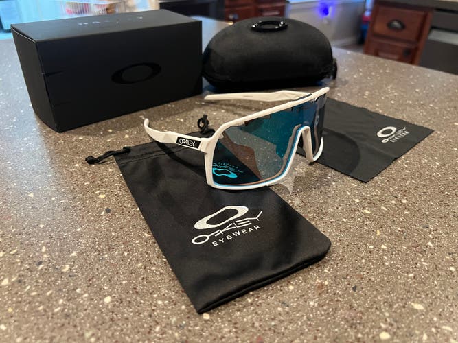 Oakley Vented Sutro White/Blue