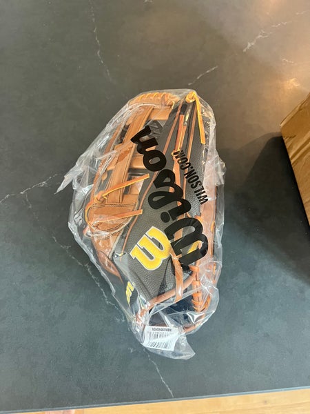 Wilson A2000 14” Outfield Softball Glove