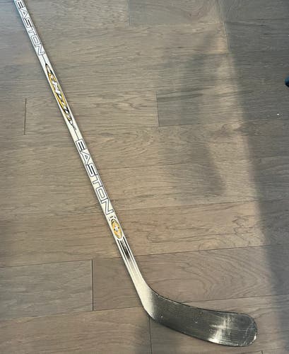 Easton Synergy Hockey Stick Sakic