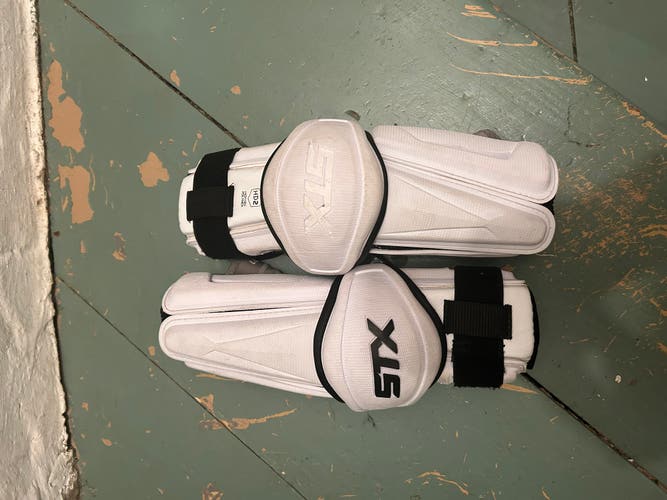 STX Stallion 900 elbow pads