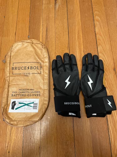 New Bruce Bolt Medium Long Cuff Black Batting Gloves