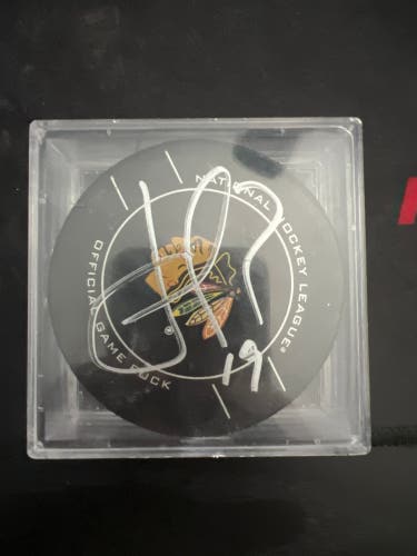 Jonothan Toews Signed Hockey puck