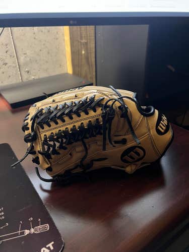 Used Left Hand Throw Wilson Infield A2000 Baseball Glove 11.75"