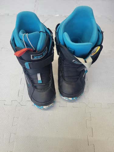 Used Burton Zipline Junior 05 Boys' Snowboard Boots