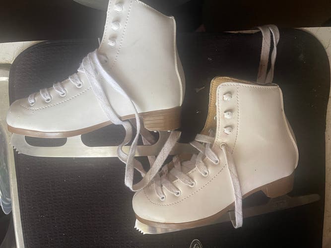 Used DBX Figure Skates Junior 2