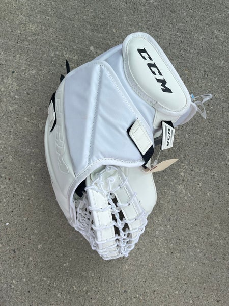 New Junior CCM EFLEX 5.5 Full Right Goalie Glove | SidelineSwap | Buy ...