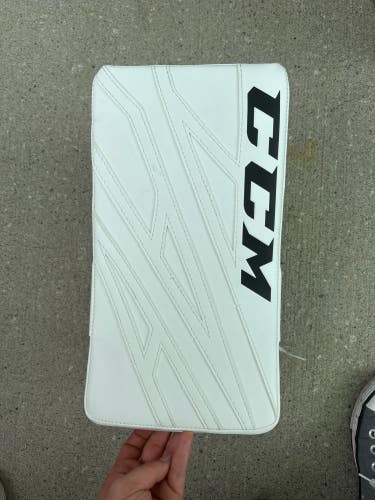 New Junior CCM Extreme Flex E4.5 Goalie Blocker