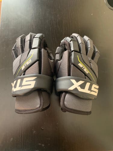 Used  STX Small Stallion 200 Lacrosse Gloves