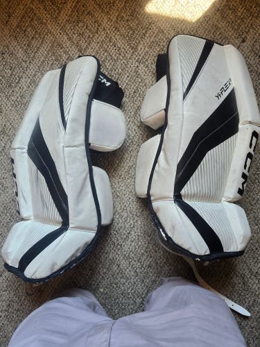 CCM Goalie Leg Pads 22"