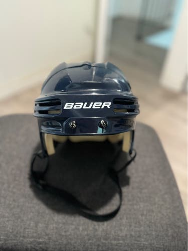 (Used) Bauer 4500 Navy medium