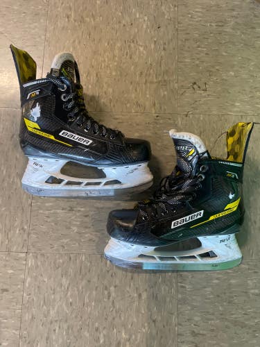 Used Senior Bauer Supreme M3 Hockey Skates | Size 5.5