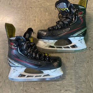 Used Intermediate Bauer Vapor X2.6 Hockey Skates | Size 4.5