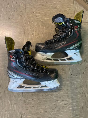 Used Intermediate Bauer Vapor X2.6 Hockey Skates | Size 4.5