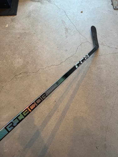 (NHL) New Senior CCM Left Hand P29 Pro Stock RibCor Trigger 8 Pro Hockey Stick