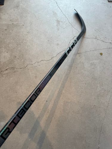 NHL New Senior CCM Right Handed P29 100 Flex Pro Stock RibCor Trigger 8 Pro Hockey Stick