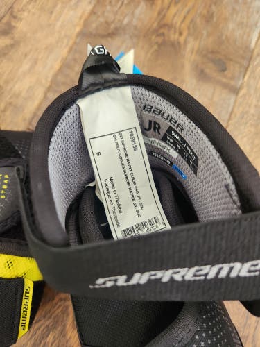 New Junior Small Bauer Supreme matrix Elbow Pads