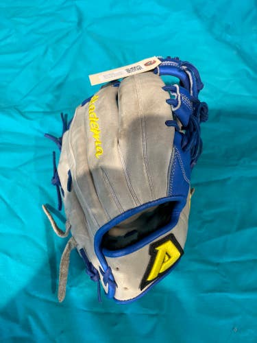 Blue Used Kid Pitch (9YO-13YO) Akadema Right Hand Throw Infield Baseball Glove 11.5"