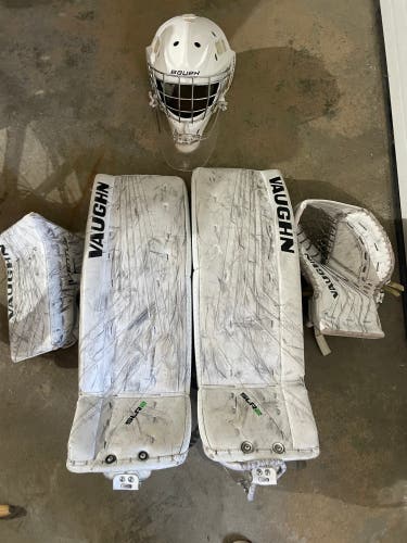 Vaughn slr2 30”+2 intermediate full set with glove and blocker