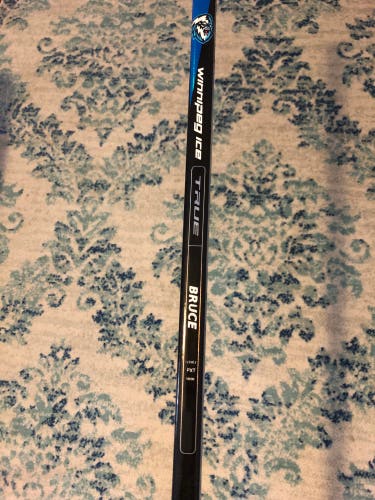 New Senior True Catalyst 9X Right-Handed Winnipeg Ice Pro Stock Hockey Stick (TC2/80 Flex) - BRUCE