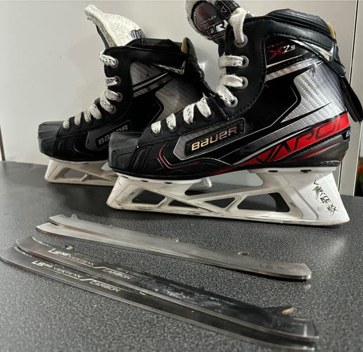 Used Intermediate Bauer Regular Width  Size 4 Vapor X2.9 Hockey Goalie Skates