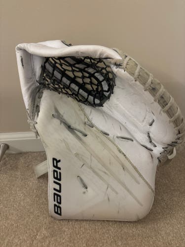 Bauer hyperlite glove