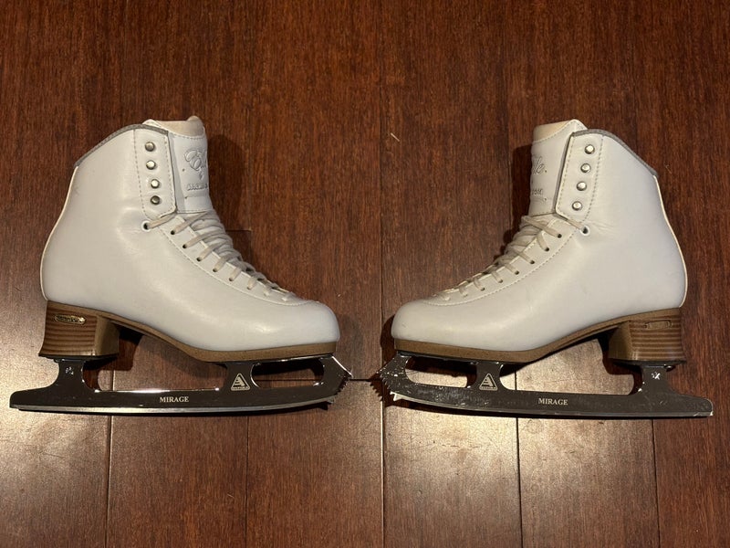Used Jackson Ultima C Adult 7 Elle Figure Skates