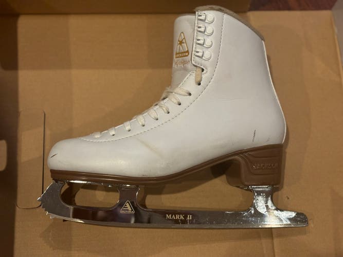 Used Jackson Ultima B Adult 8 Mystique Figure Skates