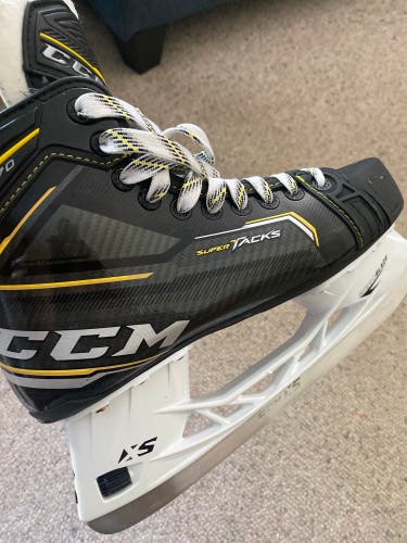 *Worn Just 4x* Senior CCM Super Tacks 9370 8.5 EE