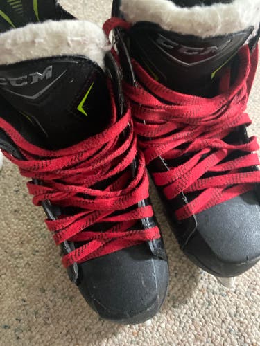 *Used* Junior CCM Regular Width Size 3 RibCor 76k  Hockey Skates