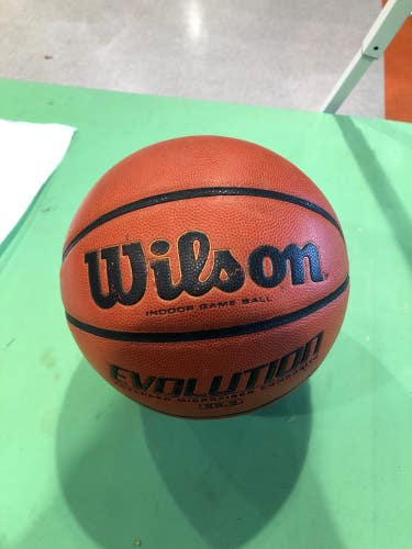 Used Men's Wilson Evolution Basketball