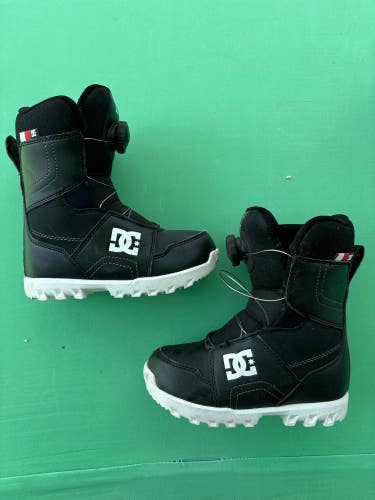 Kid’s Used Size 1.0 DC Scout 2015 Snowboard Boots